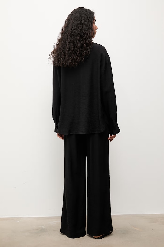 Answear Lab cămașă și pantaloni negru 15629.6.15635.6.fos