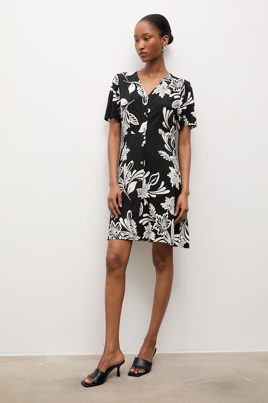 Льняное платье Answear.LAB A25.34.FLK чёрный WW25