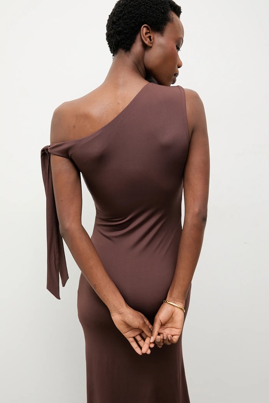 Answear.LAB sukienka drapowana brązowy WW25-SUD0F3