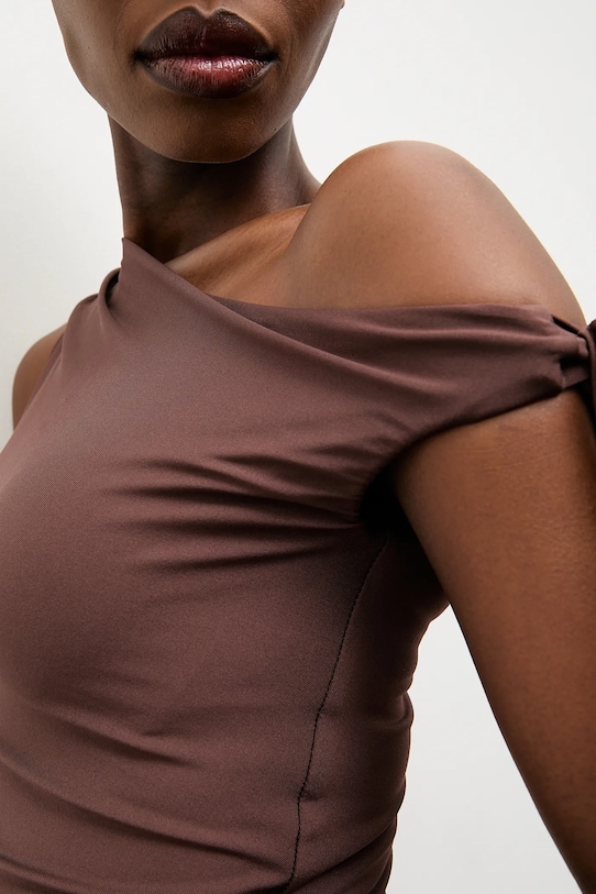 Answear.LAB sukienka drapowana WW25-SUD0F3 brązowy