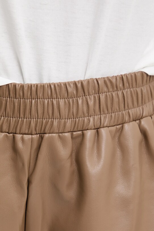 Answear Lab pantaloni scurti maro 4592.IKK