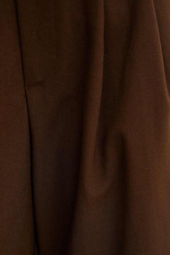 Answear Lab pantaloni scurti din lana maro 2620.HAK