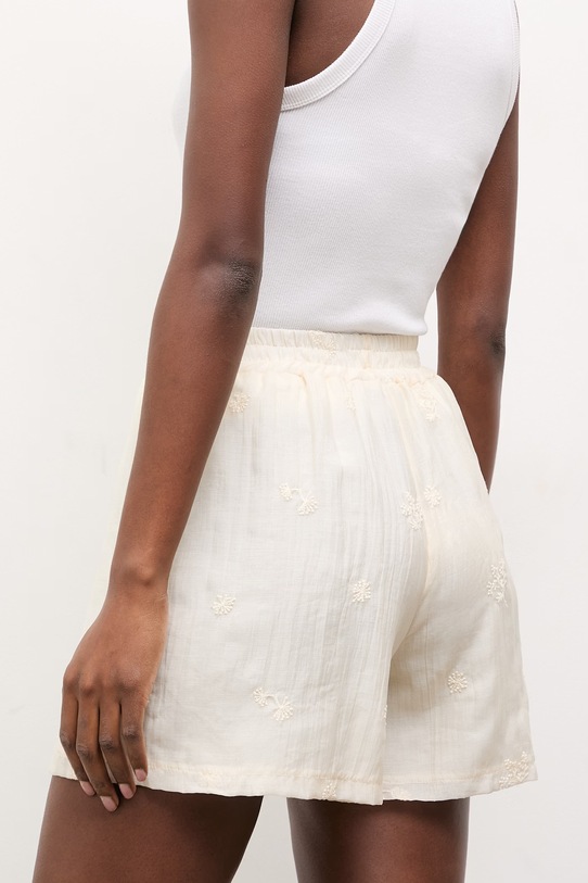 Ruházat Answear.LAB rövidnadrág 93235.iak bézs