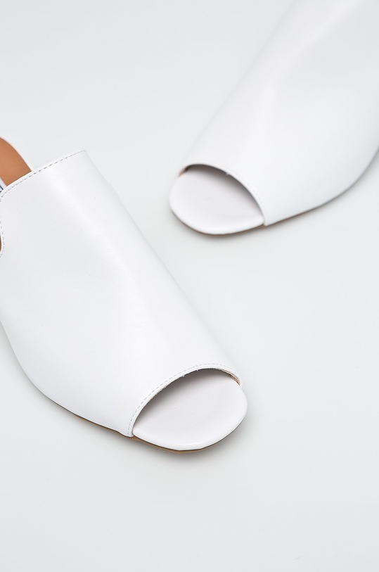 Answear.LAB - Šľapky Martin Pescatore biela B1935C