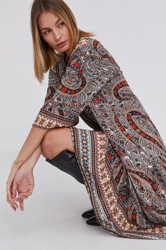 Šaty Answear.LAB viskóza čierna 3740.AJ