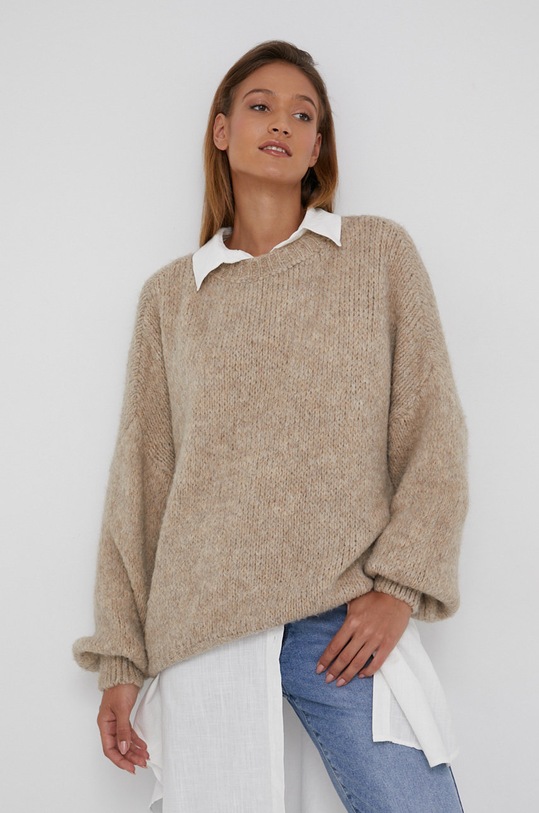 Answear Lab sweter z domieszką wełny drobny wzór beżowy M621005.AJ
