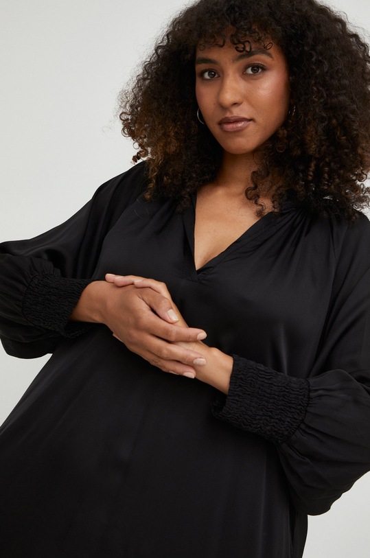 Answear Lab sukienka z jedwabiem Silk Blend czarny G12471.JS