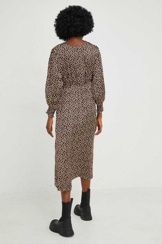 Odzież Answear Lab sukienka 13598RVSDBU.js1 brązowy