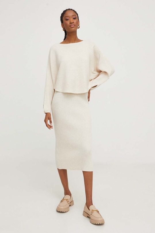 Answear Lab sukienka i sweter z elastanem beżowy P9523.HWK