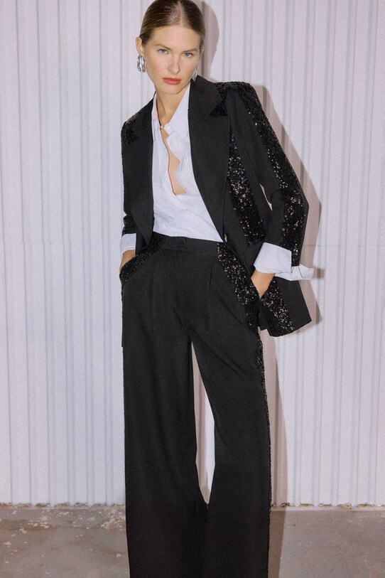 Answear Lab spodnie aplikacja czarny 6951.tos