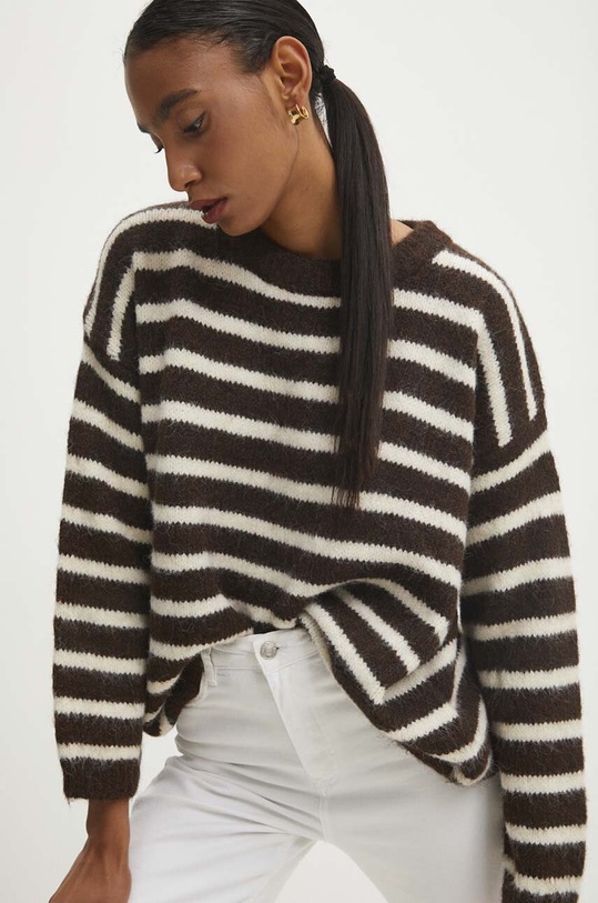 Answear.LAB sweter z wełną okrągły brązowy WF5224.ums