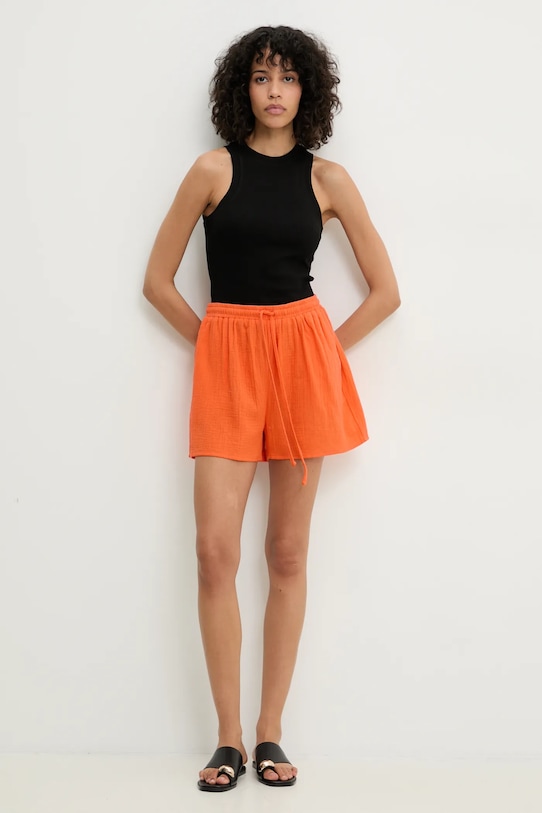 Answear Lab pantaloni scurti din bumbac 152402.2.fh portocaliu WS25