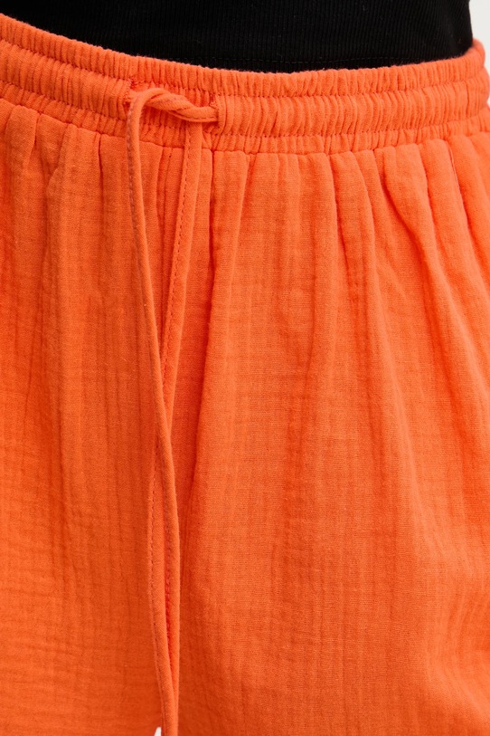 Answear Lab pantaloni scurti din bumbac portocaliu 152402.2.fh