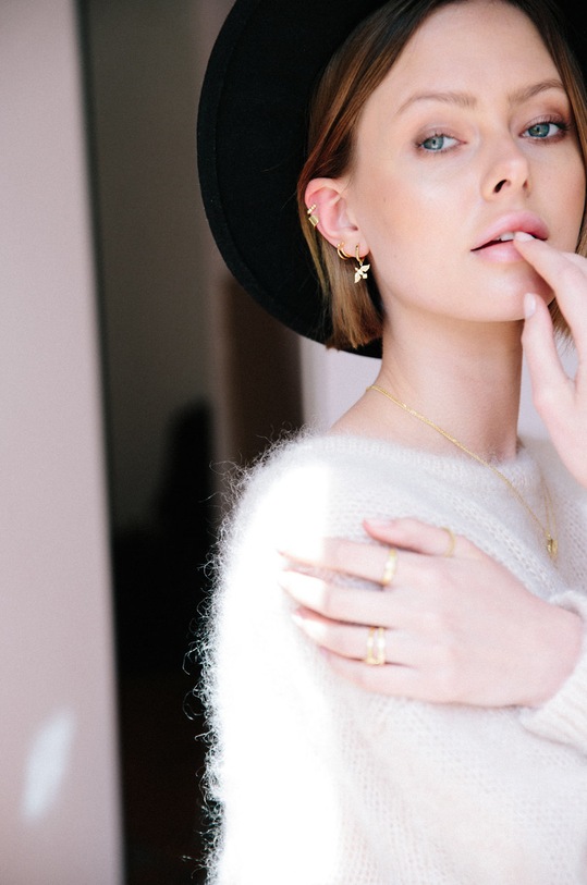 Akcesoria ANIA KRUK kolczyki ze srebra pokrytego złotem Hippie SMRKS0310Z złoty