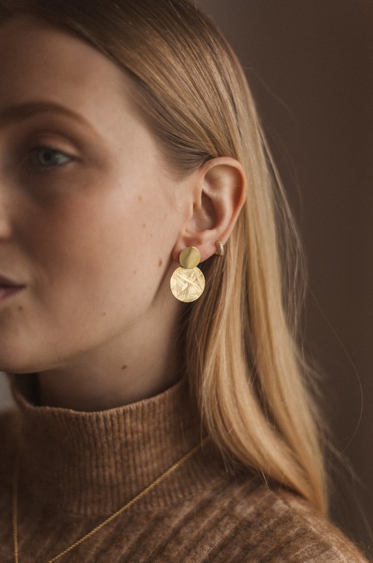 Pozlátená strieborná náušnica ANIA KRUK SMVKS1480Z zlatá ZA00