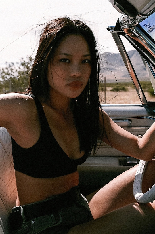 Plavková podprsenka MUUV Stronghold Tuck vrchní černá biustonosz.STRONGHOLD.T