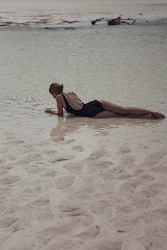 Muuv. strój kąpielowy jednoczęściowy damski V SWIMSUIT v.swimsuit.black