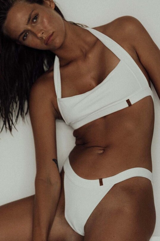 Plavkové kalhotky MUUV. HOTPANTS TANGA WAFFLE figi.TANGAWAFFLE.coconu bílá ZA00