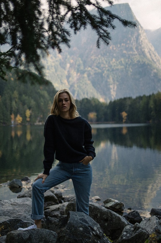 MUUV Bluza bawełniana Soft Touch bawełna czarny bluza.z.wycieciem.SOFT