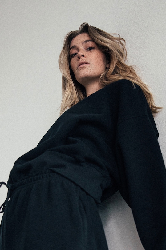 MUUV. bluza bawełniana SMOOTH COTTON bluza.SMOOTH.COTTON.bla czarny ZA00