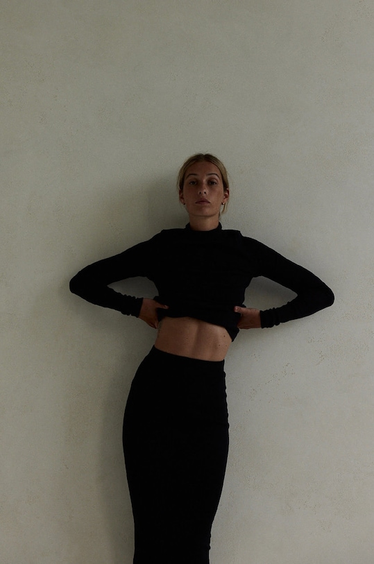 Спідниця MUUV. casual чорний spodnica.ribbed.high