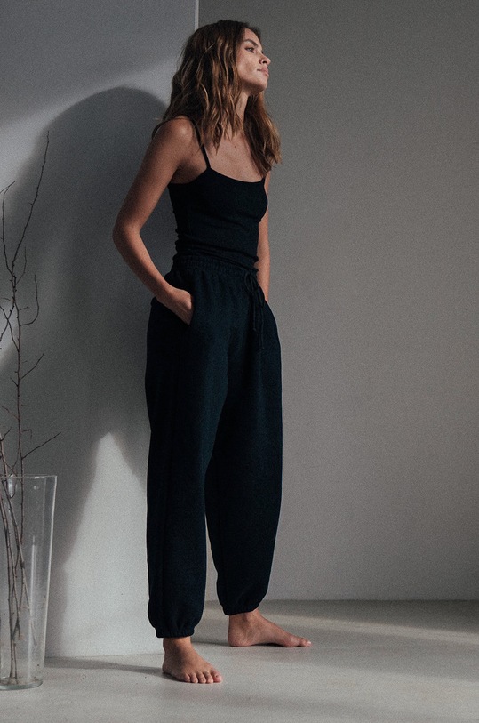 MUUV. Pantaloni Smooth Cotton spodnie.dresowe.SMOOTH negru ZA00