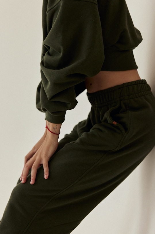 MUUV. spodnie dresowe z wysokim stanem MILD COTTON sp.mild.cotton.mossgree zielony ZA00