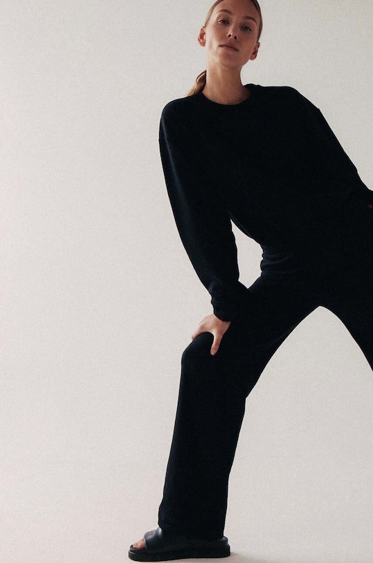 MUUV. spodnie dresowe bawełniane SUBTLE COTTON spo.SUBTLECOTTON.almond czarny ZA00