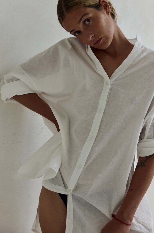MUUV. sukienka bawełniana BEACH SHIRT beżowy suk.dl.BEACHSHIRT.black