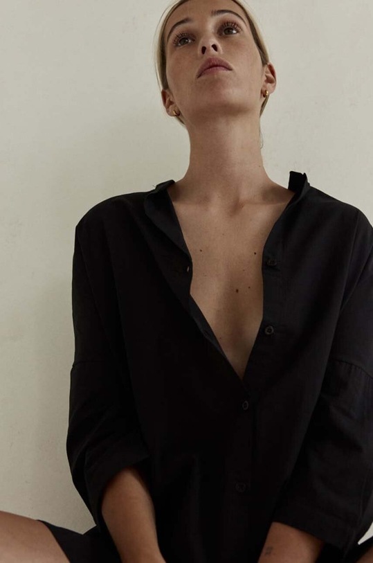 Odjeća Pamučna haljina MUUV. sukie.kr.BEACHSHIRT.bla crna