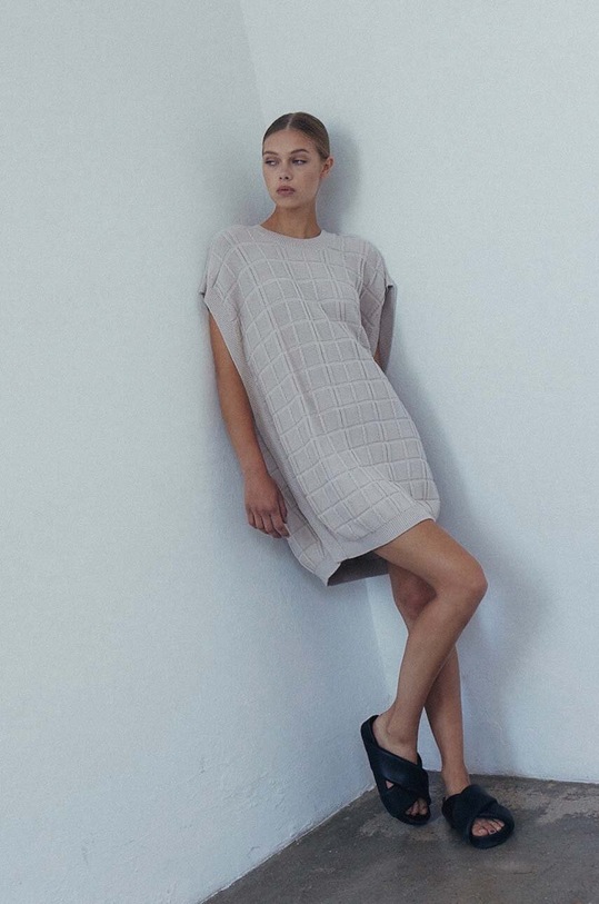 Odzież MUUV. sukienka CARRE sukie.kr.CARRE.warmbeig beżowy