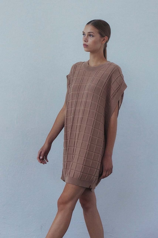 MUUV. sukienka CARRE sukienk.kr.CARRE.peanut brązowy ZA00