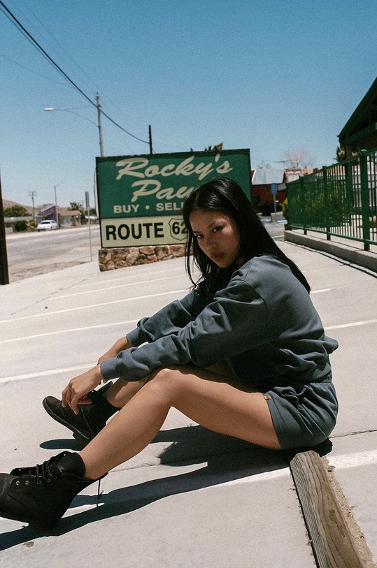 MUUV. Pantaloni scurți High Waist Light spodenki.HIGH.WAIST.LIG albastru ZA00