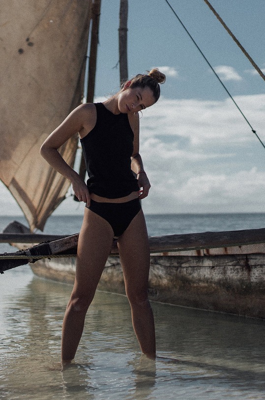 MUUV. Top Premium Basic negru koszulka.PREMIUM.BASI.b