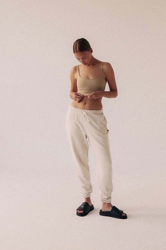 MUUV. top sportowy.top.soft.nude beżowy