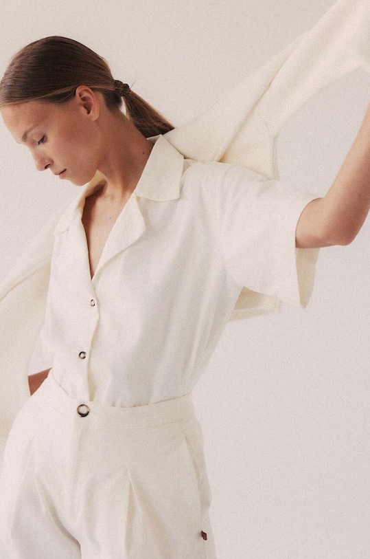 Ρούχα Πουκάμισο MUUV. POCHE koszula.POCHE.offwhite λευκό