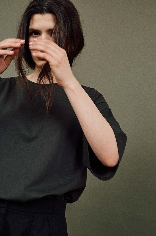 Бавовняна футболка MUUV. READY TO WEAR tshirt.READYTOWEAR.blck зелений