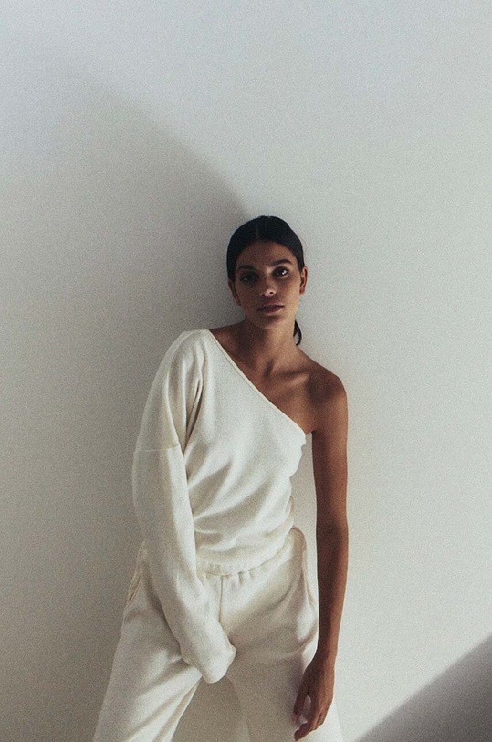 Лонгслив с примесью шерсти MUUV. MEU LAINE белый asym.longslee.MEU.LAINE