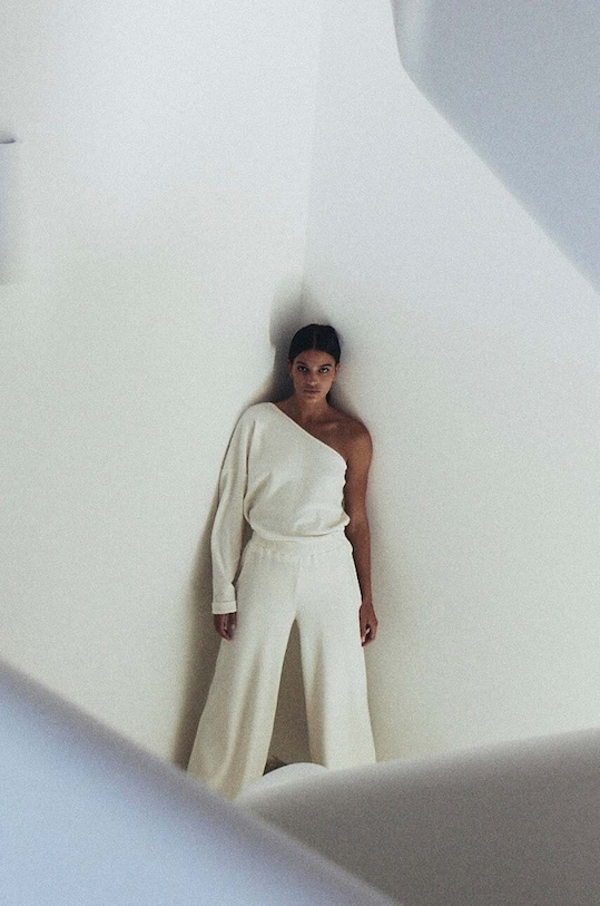 Лонгслив с примесью шерсти MUUV. MEU LAINE asym.longslee.MEU.LAINE белый