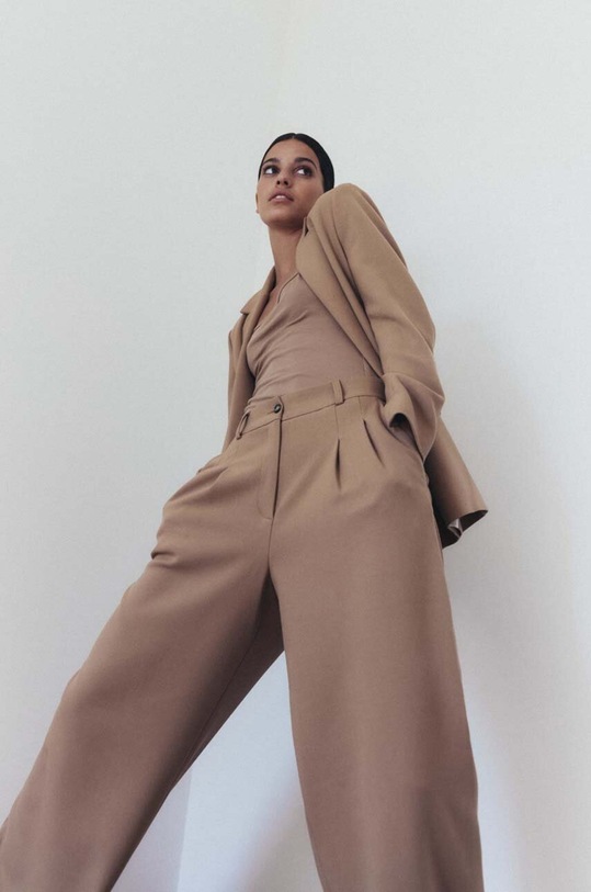 Kalhoty MUUV. spodnie.garniturow.REAU béžová ZS24