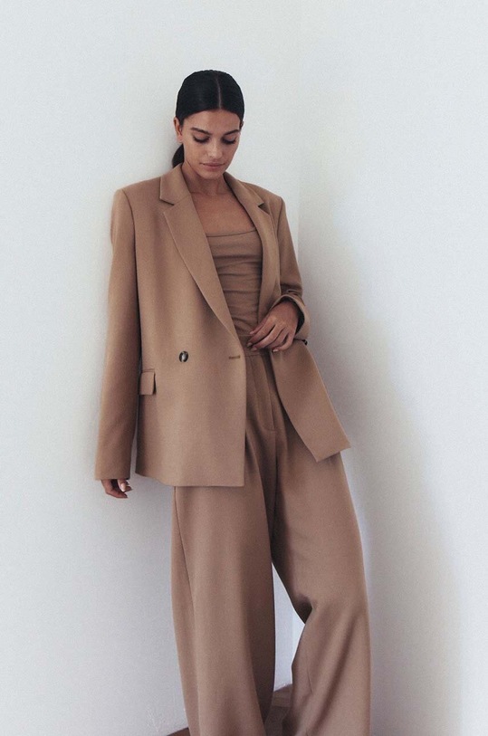 Kalhoty MUUV. béžová spodnie.garniturow.REAU