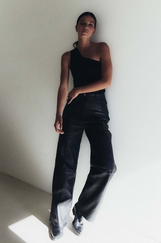 MUUV. top din bumbac Rue asymetrycz.koszulka.RUE negru ZS24