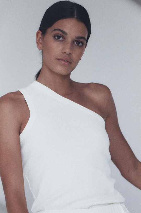 Oblečení Top s příměsí vlny MUUV. SUIS asym.koszulka.SUIS bílá