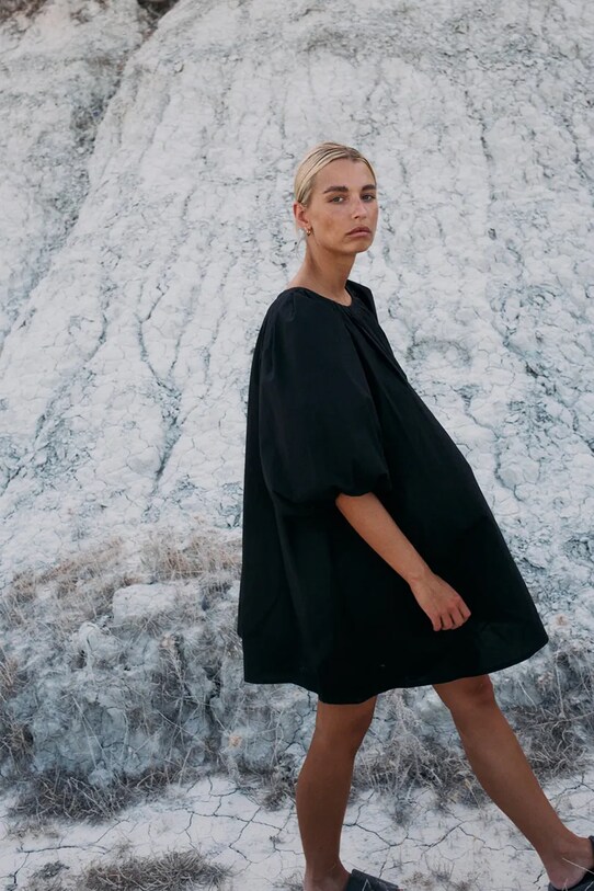 MUUV. vestito in cotone sukienka.krotka.BUFFLE nero ZS25