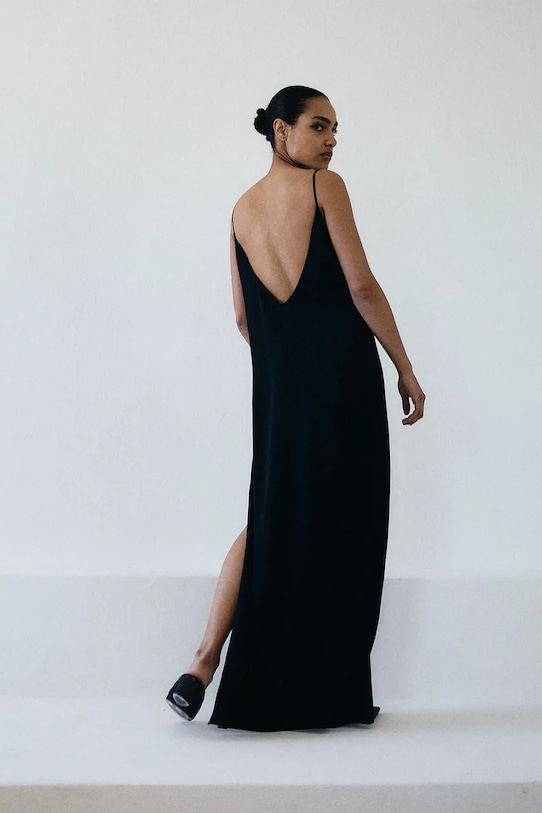 Odzież MUUV. sukienka FEU sukienka.dluga.FEU czarny