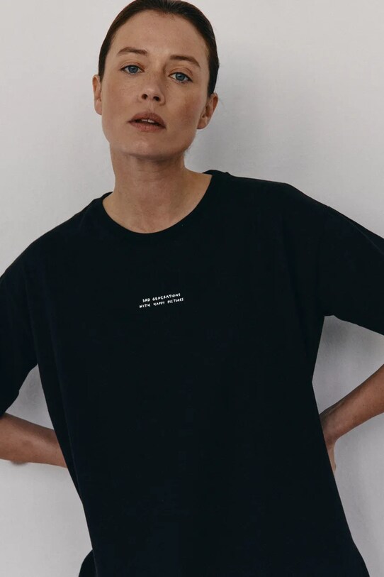 Хлопковая футболка MUUV. SAD GENERATION WITH HAPPY PICTURES boyfriend.t.shirt.SAD чёрный ZS25