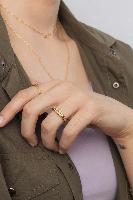 Kiegészítők ANIA KRUK női pecsétgyűrű kő nélkül HIPPIE MMRPM2020Z arany