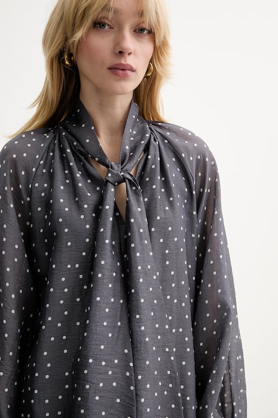 Silvian Heach sukienka z dodatkiem lnu KOMOTI szary GPP26234VE