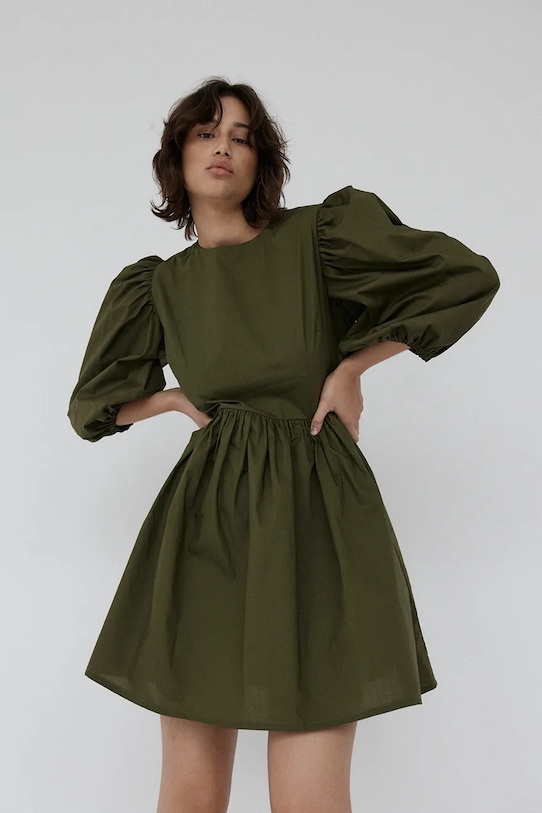 Muuv. sukienka rozkloszowana bawełniana KAWAI krot.suk.buf.rek.KAWAI zielony