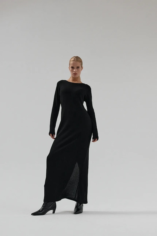 Ruházat Muuv. pulóverruha LUNN sukienka.LUNN fekete